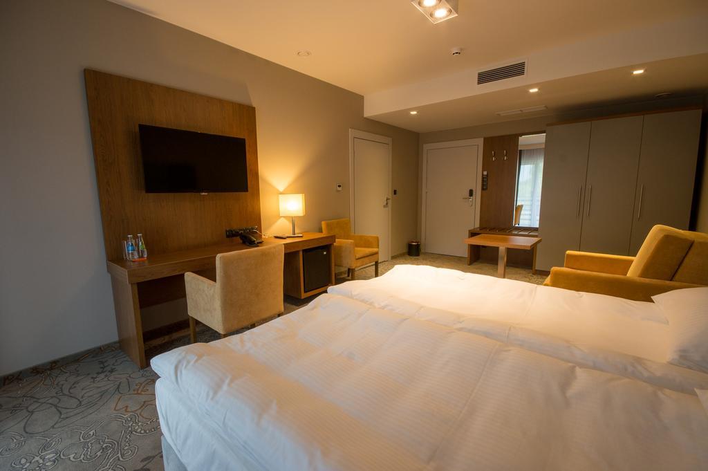 Rezydencja Sosnowa Luxury Hotel Janow Lubelski Exterior photo